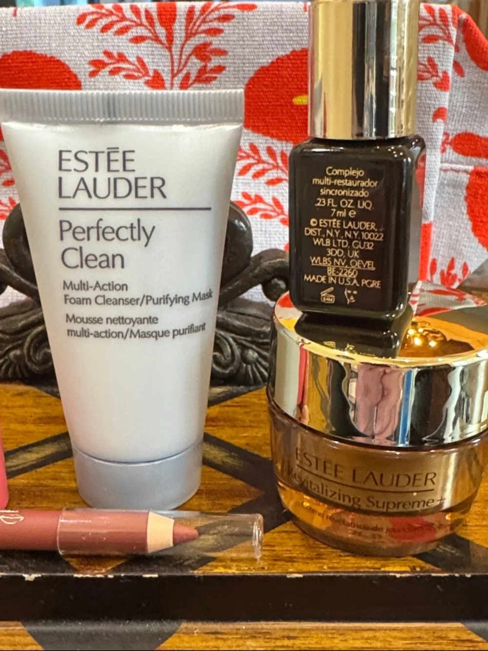 Estee Lauder Lipstick & Lip Liner & Moisturizer Trio - Picture 3 of 5